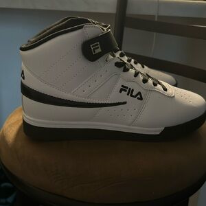 Men’s fila shoes size 8